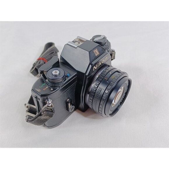 Nikon EM 35mm SLR Film Camera Black  W/ Nikon 50mm 1:1.8 Lens - Picture 4 of 7